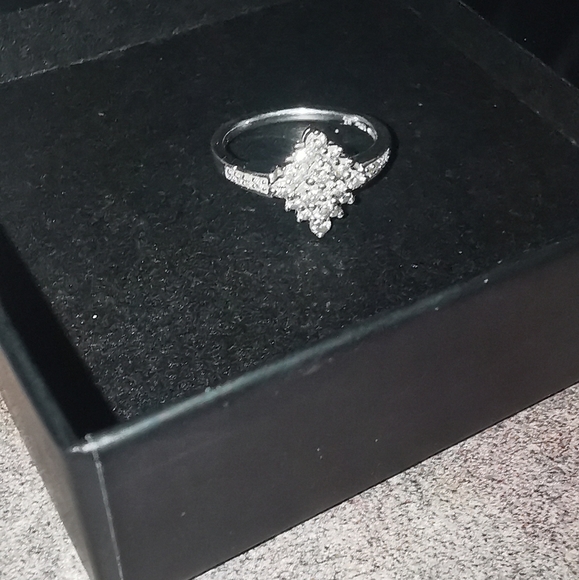 Engagement ring - Picture 6 of 6